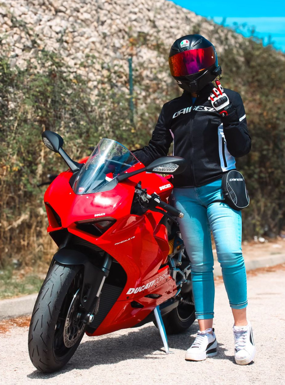 𝑷𝑨𝑵𝑰𝑮𝑨𝑳𝑬 𝑮𝑰𝑹𝑳